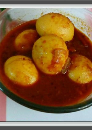 A picture of Egg curry.