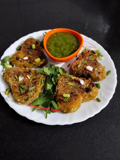 આલુ પૌવા કટલેસ (Aloo Pauva Cutlet Recipe In Gujarati) રેસીપી મુખ્ય ફોટો