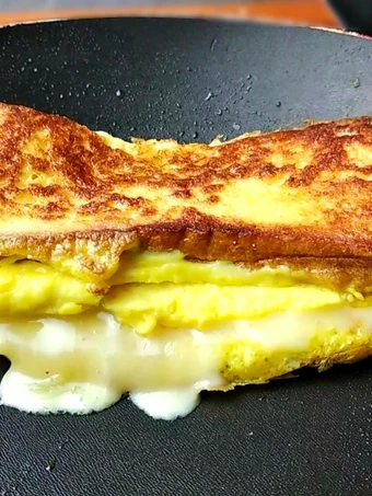 Langkah Mudah untuk Membuat Resep Telur Lipat Roti Keju Saus Tomat yang Sempurna Anti Ribet, Mantap