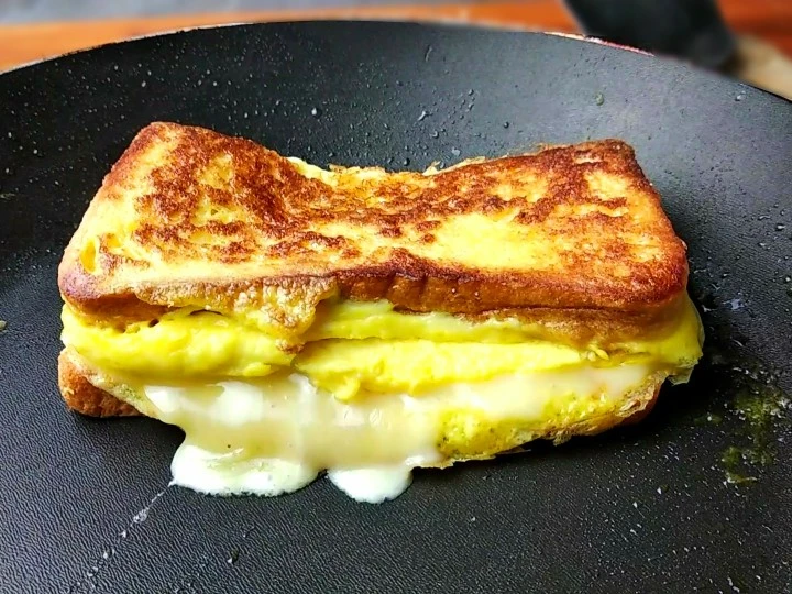 Langkah Mudah untuk Membuat Resep Telur Lipat Roti Keju Saus Tomat yang Sempurna Anti Ribet, Mantap