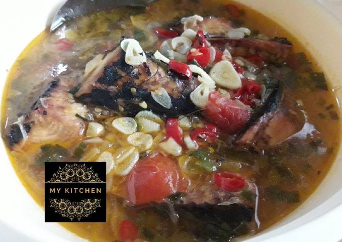 Ini dia! Cara termudah membuat Ikan Tongkol Masak Kuah  menggugah selera