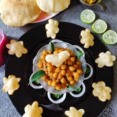 A picture of Chole Bhature.