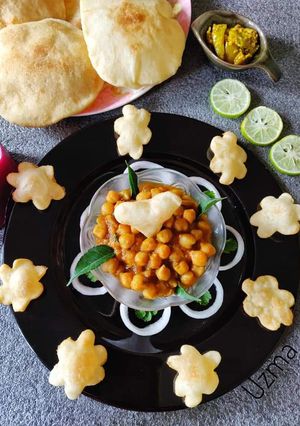 A picture of Chole Bhature.