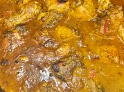 Una foto de panitas de pollo con cebolla