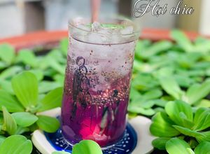 Hình của món Nước chanh đậu biếc hạt chia.