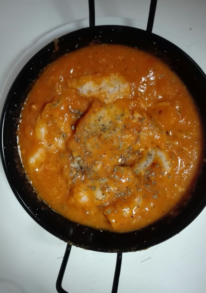 Una foto de Bacalao fresco con tomate