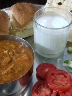 પાવભાજી (Pav Bhaji Recipe In Gujarati) રેસીપી મુખ્ય ફોટો