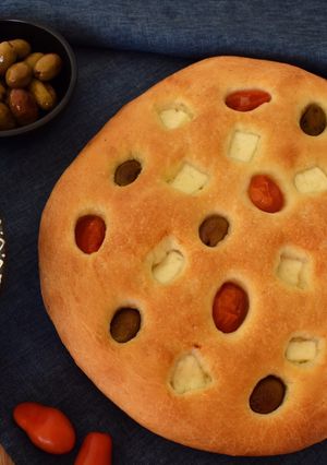 صورة لوصفة خبز الفوكاشيا بالجبنة والزيتون
