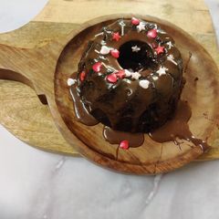 A picture of Bourbon biscuits cake.