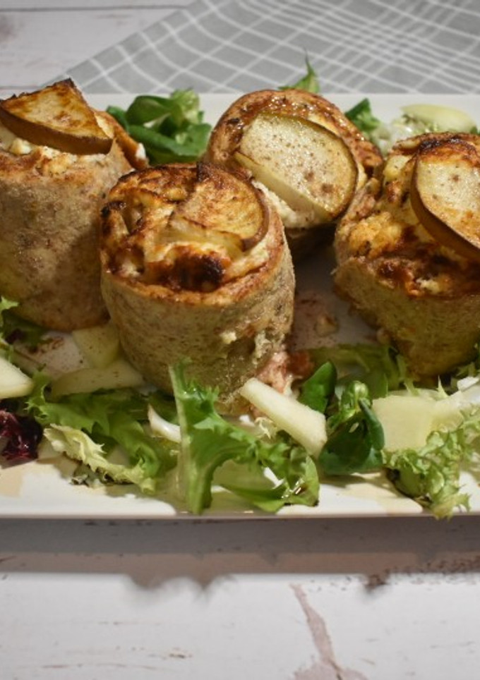 Una foto de Pizza rolls de queso de cabra, pera y nueces en airfryer