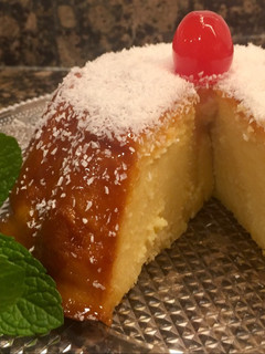 Una foto de Flan de manzana y coco