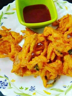 प्याज़ पकोड़ा (Onion pakoda recipe in hindi) रेसिपी मुख्य फोटो