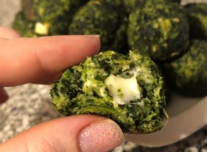 Una foto de Croquetas de espinaca y brócoli rellenas de muzarella