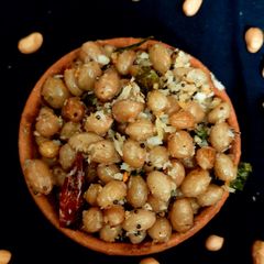 A picture of Peanut sundal.