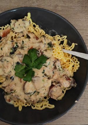 Tejszínes, gombás ragu füstölt harcsával 🐟🍄 recept fotója