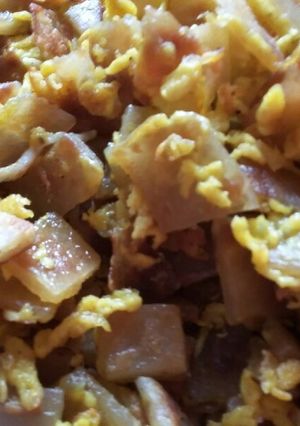 A picture of Chapati with eggs.