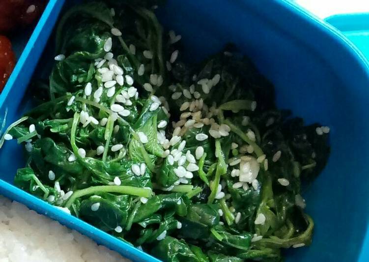 4. Sigeumchi Namul / Bayam ala Korea