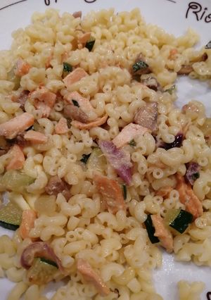 Une photo de Pâtes au saumon et légumes