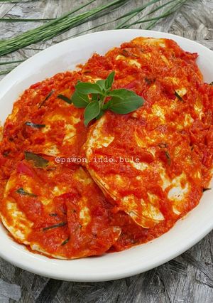 A picture of Eggs in Chili Sauce (Telur Balado).