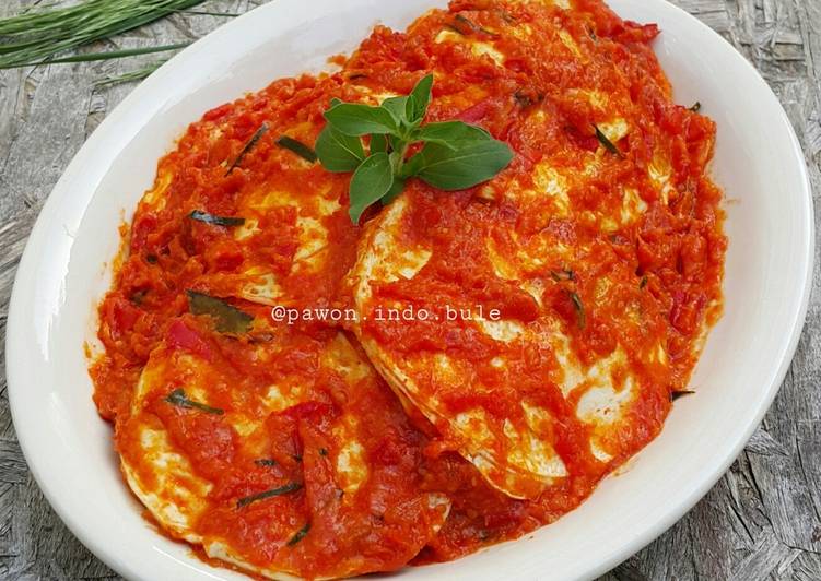 How to Cook Appetizing Eggs in Chili Sauce (Telur Balado)
