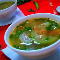 A picture of Dry Shrimp Soup with bottle gourd.