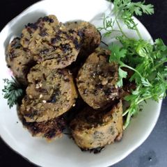 A picture of Methi Muthiya.