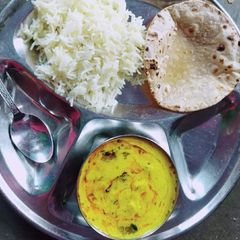 A picture of Kadi chawal.