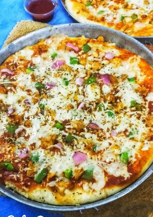 A picture of Chicken Tikka pizza.