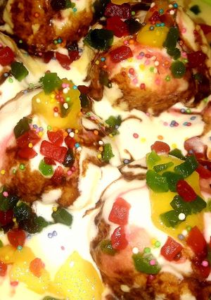 फ्लोटिंग चाकलेेेट बाल्स इन कस्टर्ड (floating chocolate balls in custard recipe in hindi) रेसिपी मुख्य फोटो