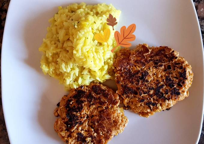 Hamburguesa vegetariana, de tofu y vegetales. Guarnición arroz