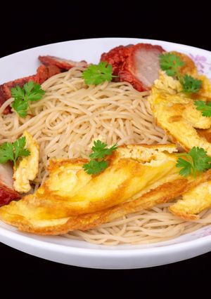 Hình của món SP.0185 - Mì Sụa Trứng Chiên & Xá Xíu.
