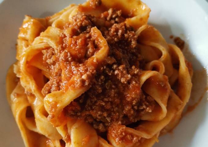 TAGLIATELLE AL RAGÙ D'AMORE