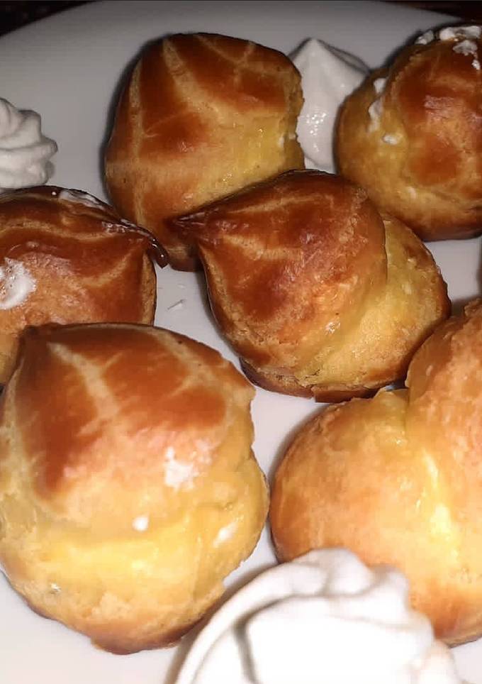 Заварнушки з білковим кремом
