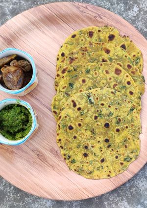 मेथी थेपला (methi thepla recipe in Hindi) रेसिपी मुख्य फोटो