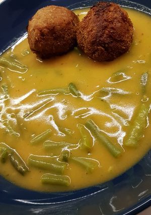 Zöldbabfőzelék fasírttal recept fotója