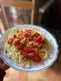 Spaghetti di zucchine con ragù di pesce