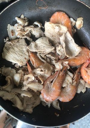 รูปของ คีโต สามชั้น+สะโพกหมู+กุ้ง ผัดพริกไทย น้ำจิ้มซีฟู้ด