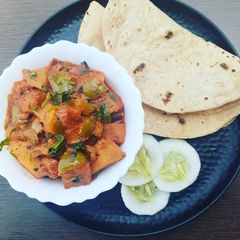 A picture of Aloo capcicum sabzi.