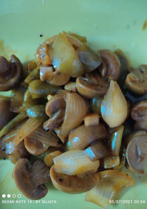A picture of Chilli Mushroom.