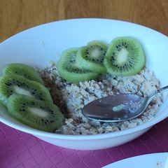 A picture of Porridge with Kiwi.