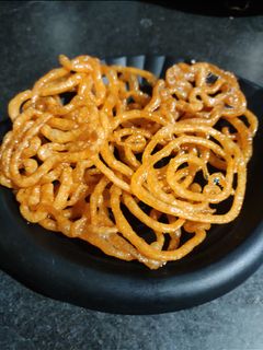 मीठी मीठी जलेबी (Meethi meethi jalebi recipe in hindi) रेसिपी मुख्य फोटो