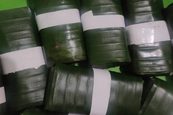 Bagaimana Menyiapkan Lemper loyang isi abon Praktis