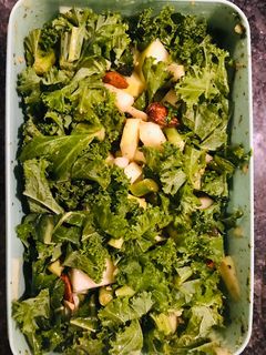 Une photo de Salade de kale, chou rave