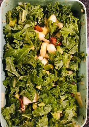Une photo de Salade de kale, chou rave