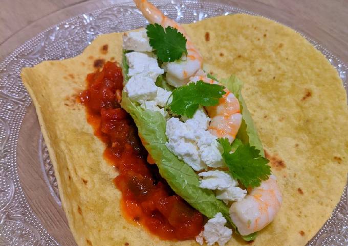 Steps to Prepare Wrap crevette-avocat-feta