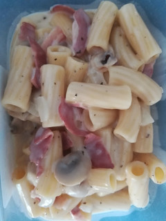 Una foto de Macarrones con salsa de queso