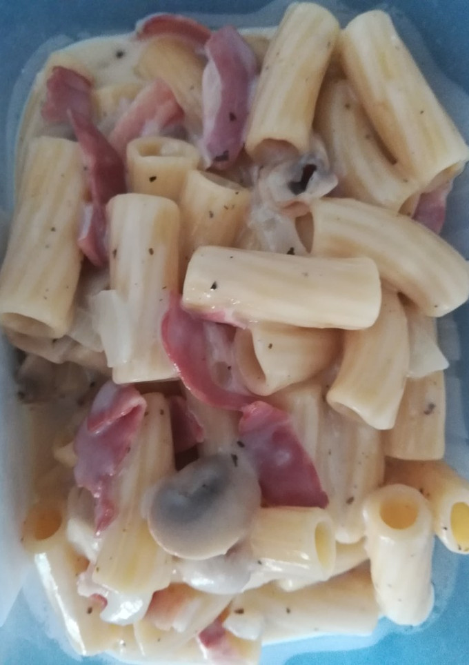 Una foto de Macarrones con salsa de queso