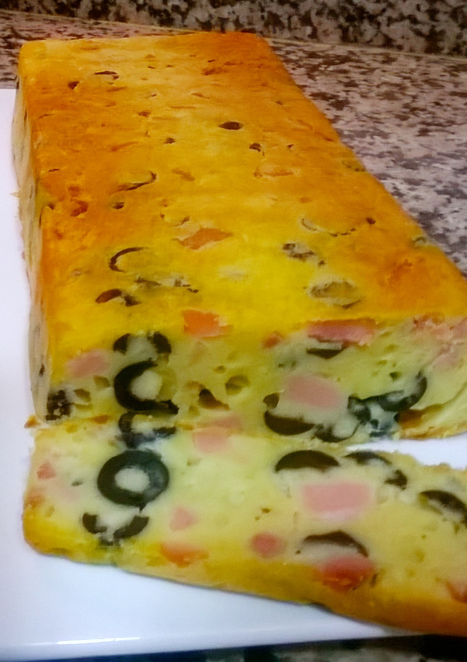 Una foto de Bizcocho de jamón y olivas