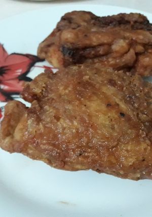 Una foto de Pollo crocante y jugoso