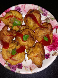 A picture of Banana Cucumber Stuff Pakoda.